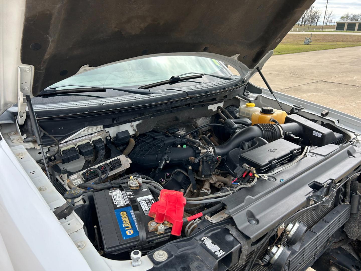 2014 White /Gray Ford F-150 (1FTEX1CMXEK) with an 3.7L V6 DOHC 24V engine, 6-Speed Automatic transmission, located at 17760 Hwy 62, Morris, OK, 74445, (918) 733-4887, 35.609104, -95.877060 - 2014 FORD F-150 XL SUPERCAB 6.5-ft. BED 2WD 3.7L V6 FEATURES KEYLESS REMOTE ENTRY, POWER LOCKS, POWER WINDOWS, AM/FM STEREO, SIRIUS XM STEREO, CD PLAYER, AUXILLARY PORT, HANDS-FREE BLUETOOTH CALLING, CRUISE CONTROL, TRACTION CONTROL, MULTI-FUNCTIONING STEERING WHEEL CONTROLS. HAS 175,444 MILES WITH - Photo#22